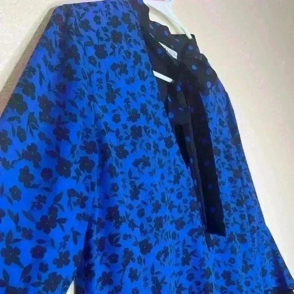 Alice + Olivia Wellesly Tie Neck Bell Sleeve Navy Blue Size Small - Picture 5 of 8